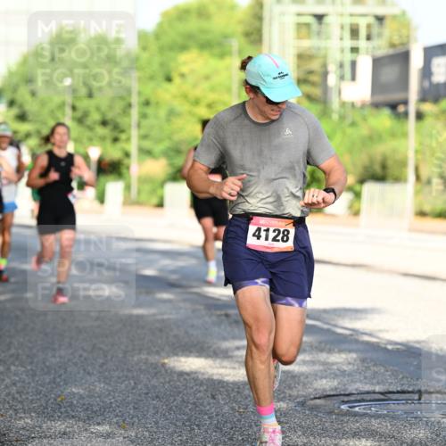 06.09.2026 - CURREX Alsterlauf Dr. Thomas Lammeyer http://msf.ph/oto/10124741 06.09.2026 09:42:08 Laufen 4128 meine-sportfotos.de