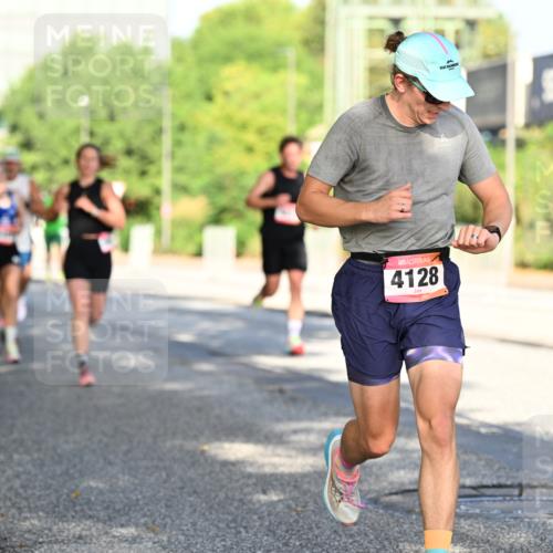 06.09.2026 - CURREX Alsterlauf Dr. Thomas Lammeyer http://msf.ph/oto/10124744 06.09.2026 09:42:08 Laufen 4128 meine-sportfotos.de