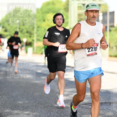 06.09.2026 - CURREX Alsterlauf Dr. Thomas Lammeyer http://msf.ph/oto/10124790 06.09.2026 09:42:12 Laufen 364, 228 meine-sportfotos.de