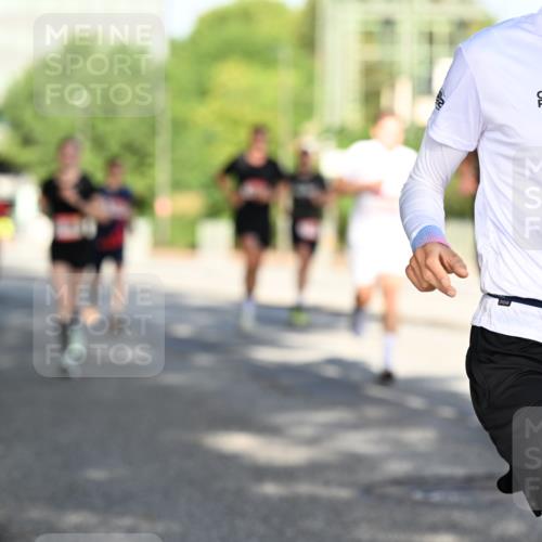 06.09.2026 - CURREX Alsterlauf Dr. Thomas Lammeyer http://msf.ph/oto/10124879 06.09.2026 09:42:24 Laufen 3974 meine-sportfotos.de