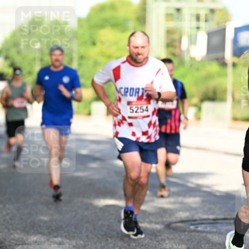 06.09.2026 - CURREX Alsterlauf Dr. Thomas Lammeyer http://msf.ph/oto/10124914 06.09.2026 09:42:27 Laufen 5254, 2498 meine-sportfotos.de