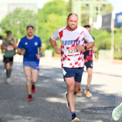 06.09.2026 - CURREX Alsterlauf Dr. Thomas Lammeyer http://msf.ph/oto/10124916 06.09.2026 09:42:27 Laufen 5254, 24 meine-sportfotos.de