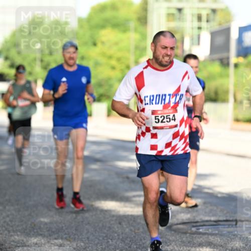 06.09.2026 - CURREX Alsterlauf Dr. Thomas Lammeyer http://msf.ph/oto/10124917 06.09.2026 09:42:27 Laufen 5254 meine-sportfotos.de