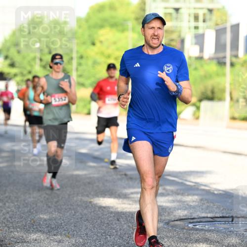 06.09.2026 - CURREX Alsterlauf Dr. Thomas Lammeyer http://msf.ph/oto/10124928 06.09.2026 09:42:28 Laufen 5352 meine-sportfotos.de