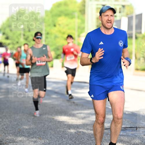 06.09.2026 - CURREX Alsterlauf Dr. Thomas Lammeyer http://msf.ph/oto/10124931 06.09.2026 09:42:29 Laufen 11 meine-sportfotos.de