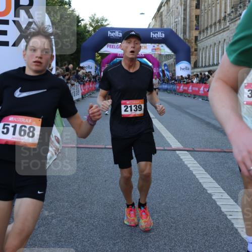 06.09.2026 - CURREX Alsterlauf Strokosch-Dieckow http://msf.ph/oto/10124940 06.09.2026 09:44:09 Ziel 2139, 2250, 2723, 3010, 3702, 3994, 4157, 4277, 4893, 5114, 5168, 5402, 5606, 6060, 8127, 8328 meine-sportfotos.de