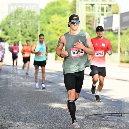 06.09.2026 - CURREX Alsterlauf Dr. Thomas Lammeyer http://msf.ph/oto/10124943 06.09.2026 09:42:30 Laufen 5352, 4255 meine-sportfotos.de