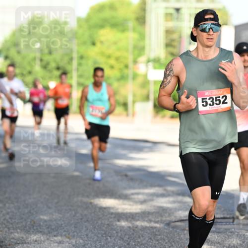 06.09.2026 - CURREX Alsterlauf Dr. Thomas Lammeyer http://msf.ph/oto/10124950 06.09.2026 09:42:30 Laufen 5352 meine-sportfotos.de
