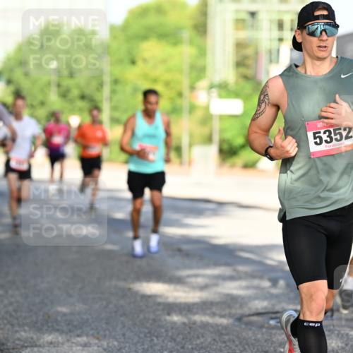 06.09.2026 - CURREX Alsterlauf Dr. Thomas Lammeyer http://msf.ph/oto/10124952 06.09.2026 09:42:31 Laufen 5352 meine-sportfotos.de