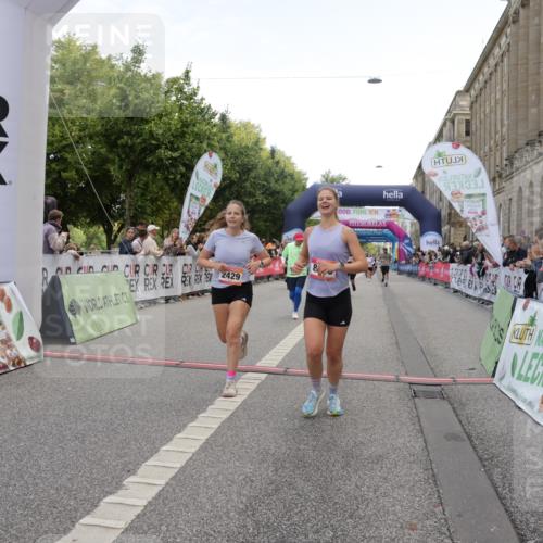 06.09.2026 - CURREX Alsterlauf Yannick Fuchs http://msf.ph/oto/10125055 06.09.2026 10:03:43 Ziel 2386, 2429, 2448, 2501, 2629, 2630, 2869, 3059, 3756, 4591, 4606, 5737, 6344, 8203, 8219, 8263, 8315, 8323 meine-sportfotos.de