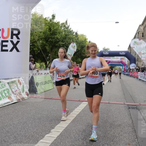 06.09.2026 - CURREX Alsterlauf Yannick Fuchs http://msf.ph/oto/10125067 06.09.2026 10:03:43 Ziel 2386, 2429, 2448, 2501, 2629, 2630, 2869, 3059, 3756, 4591, 4606, 5737, 6344, 8203, 8219, 8263, 8315, 8323 meine-sportfotos.de