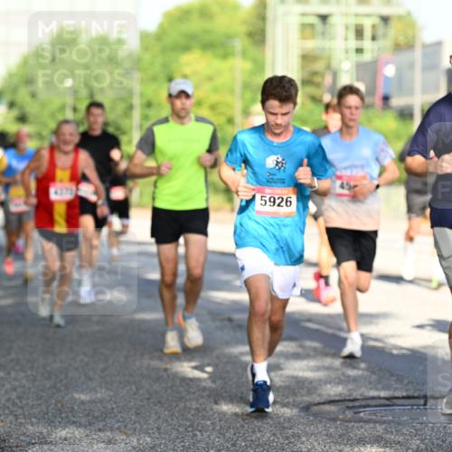 06.09.2026 - CURREX Alsterlauf Dr. Thomas Lammeyer http://msf.ph/oto/10125086 06.09.2026 09:42:44 Laufen 5926, 3149, 4982 meine-sportfotos.de
