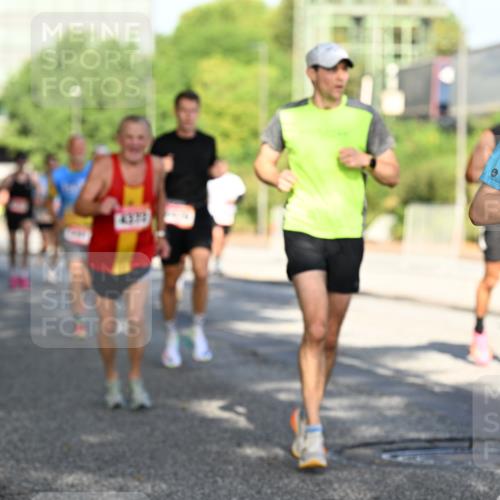 06.09.2026 - CURREX Alsterlauf Dr. Thomas Lammeyer http://msf.ph/oto/10125098 06.09.2026 09:42:45 Laufen 437, 5926 meine-sportfotos.de