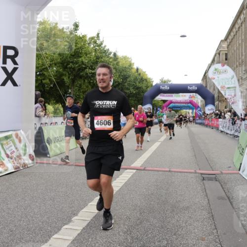 06.09.2026 - CURREX Alsterlauf Yannick Fuchs http://msf.ph/oto/10125161 06.09.2026 10:03:47 Ziel 2386, 2429, 2629, 2630, 3059, 3094, 3405, 4132, 4591, 4606, 5737, 5911, 8203, 8219, 8315 meine-sportfotos.de
