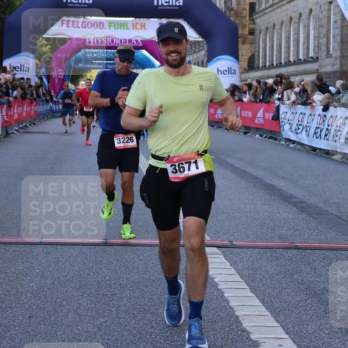 06.09.2026 - CURREX Alsterlauf Strokosch-Dieckow http://msf.ph/oto/10125221 06.09.2026 09:44:45 Ziel 2442, 3226, 3445, 3671, 3802, 3803, 4039, 5286, 5529, 6201, 8224, 8264 meine-sportfotos.de