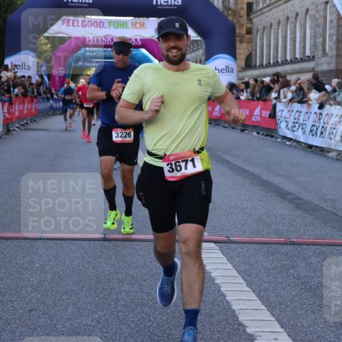 06.09.2026 - CURREX Alsterlauf Strokosch-Dieckow http://msf.ph/oto/10125226 06.09.2026 09:44:45 Ziel 2442, 3226, 3445, 3671, 3802, 3803, 4039, 5286, 5529, 6201, 8224, 8264 meine-sportfotos.de