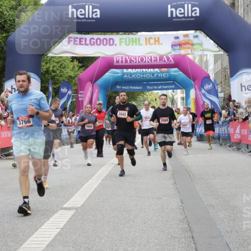 06.09.2026 - CURREX Alsterlauf Yannick Fuchs http://msf.ph/oto/10125266 06.09.2026 10:03:51 Ziel 2386, 3059, 3094, 3405, 3651, 3766, 4132, 4591, 4606, 5468, 5911, 6247, 8219 meine-sportfotos.de