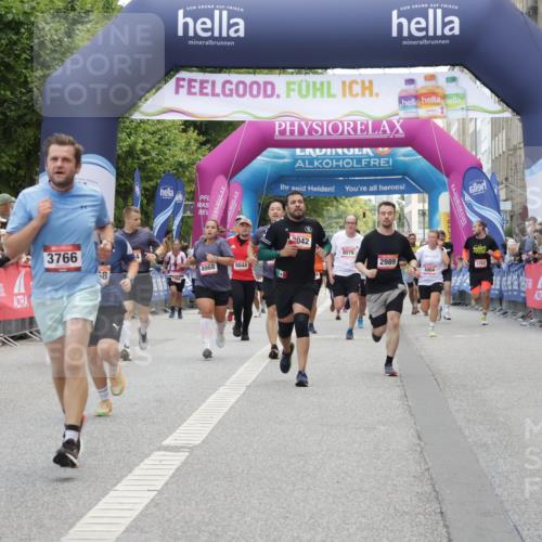 06.09.2026 - CURREX Alsterlauf Yannick Fuchs http://msf.ph/oto/10125284 06.09.2026 10:03:52 Ziel 2042, 2386, 2989, 3059, 3094, 3405, 3651, 3766, 4132, 4591, 4606, 4972, 5468, 5911, 6247, 8219 meine-sportfotos.de