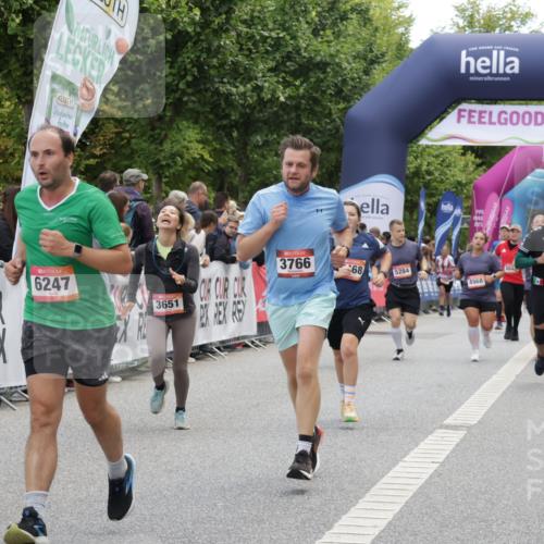 06.09.2026 - CURREX Alsterlauf Yannick Fuchs http://msf.ph/oto/10125297 06.09.2026 10:03:52 Ziel 2042, 2386, 2989, 3059, 3094, 3405, 3651, 3766, 4132, 4591, 4606, 4972, 5468, 5911, 6247, 8219 meine-sportfotos.de