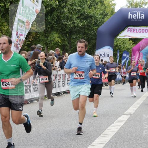 06.09.2026 - CURREX Alsterlauf Yannick Fuchs http://msf.ph/oto/10125309 06.09.2026 10:03:53 Ziel 2042, 2989, 3059, 3094, 3405, 3651, 3766, 4132, 4591, 4606, 4968, 4972, 4979, 5284, 5468, 5911, 6247, 8079 meine-sportfotos.de