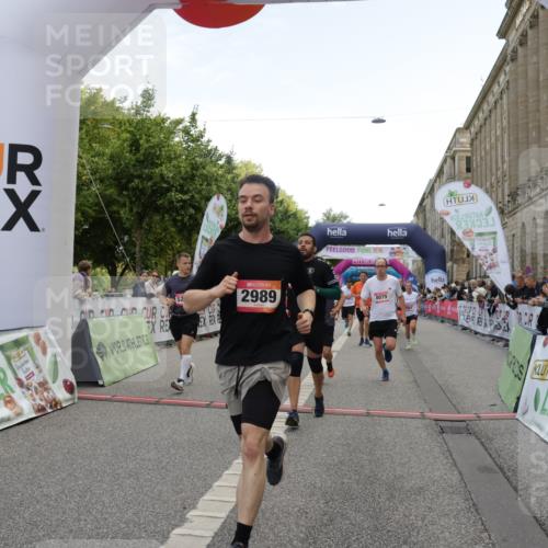 06.09.2026 - CURREX Alsterlauf Yannick Fuchs http://msf.ph/oto/10125418 06.09.2026 10:03:57 Ziel 2042, 2657, 2989, 3094, 3378, 3384, 3405, 3651, 3745, 3752, 3766, 4004, 4132, 4672, 4968, 4972, 4979, 5284, 5468, 6247, 8044, 8079 meine-sportfotos.de