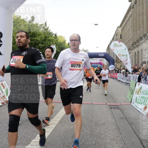 06.09.2026 - CURREX Alsterlauf Yannick Fuchs http://msf.ph/oto/10125462 06.09.2026 10:03:59 Ziel 2042, 2657, 2989, 3378, 3384, 3651, 3745, 3752, 3766, 4004, 4672, 4968, 4972, 4979, 5061, 5284, 5468, 6247, 8044, 8079 meine-sportfotos.de