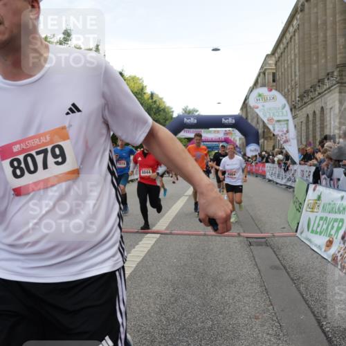 06.09.2026 - CURREX Alsterlauf Yannick Fuchs http://msf.ph/oto/10125480 06.09.2026 10:04:00 Ziel 2042, 2091, 2657, 2989, 3378, 3384, 3651, 3745, 3752, 3766, 4004, 4672, 4968, 4972, 4979, 5061, 5284, 5468, 6247, 8044, 8079 meine-sportfotos.de
