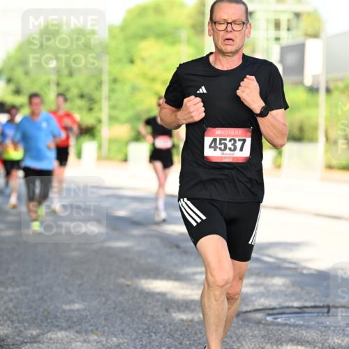 06.09.2026 - CURREX Alsterlauf Dr. Thomas Lammeyer http://msf.ph/oto/10125482 06.09.2026 09:43:28 Laufen 4537 meine-sportfotos.de