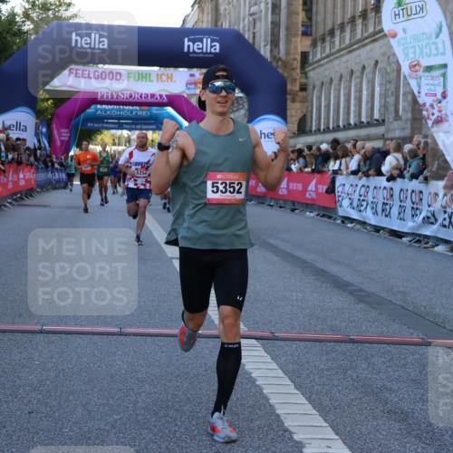 06.09.2026 - CURREX Alsterlauf Strokosch-Dieckow http://msf.ph/oto/10125524 06.09.2026 09:45:18 Ziel 2449, 2489, 2498, 3211, 4331, 5254, 5266, 5352, 5887, 5926, 6476, 8020 meine-sportfotos.de