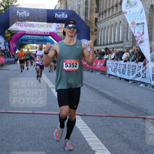 06.09.2026 - CURREX Alsterlauf Strokosch-Dieckow http://msf.ph/oto/10125535 06.09.2026 09:45:18 Ziel 2449, 2489, 2498, 3211, 4331, 5254, 5266, 5352, 5887, 5926, 6476, 8020 meine-sportfotos.de