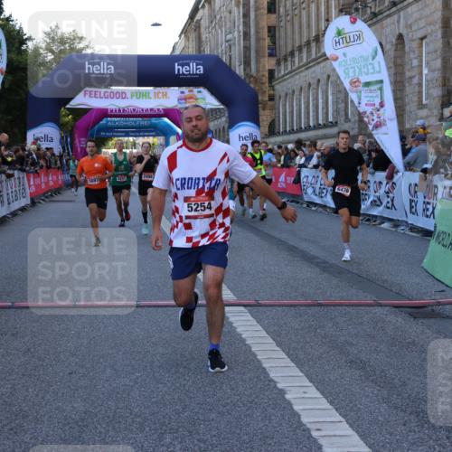 06.09.2026 - CURREX Alsterlauf Strokosch-Dieckow http://msf.ph/oto/10125545 06.09.2026 09:45:21 Ziel 2449, 2498, 3211, 3593, 4586, 4891, 5216, 5254, 5352, 5887, 5926, 6476, 8020, 8341 meine-sportfotos.de