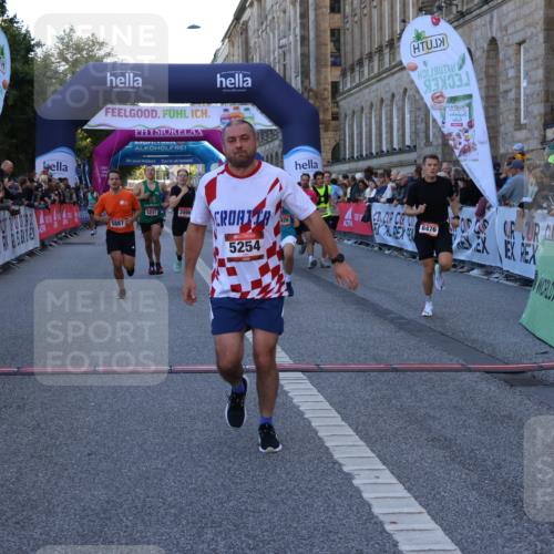 06.09.2026 - CURREX Alsterlauf Strokosch-Dieckow http://msf.ph/oto/10125552 06.09.2026 09:45:21 Ziel 2449, 2498, 3211, 3593, 4586, 4891, 5216, 5254, 5352, 5887, 5926, 6476, 8020, 8341 meine-sportfotos.de