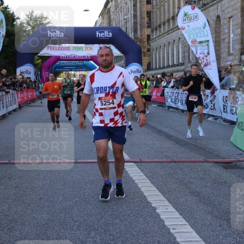 06.09.2026 - CURREX Alsterlauf Strokosch-Dieckow http://msf.ph/oto/10125557 06.09.2026 09:45:21 Ziel 2449, 2498, 3211, 3593, 4586, 4891, 5216, 5254, 5352, 5887, 5926, 6476, 8020, 8341 meine-sportfotos.de