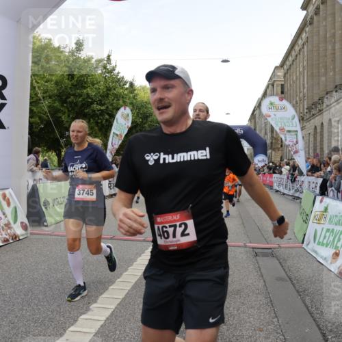 06.09.2026 - CURREX Alsterlauf Yannick Fuchs http://msf.ph/oto/10125590 06.09.2026 10:04:03 Ziel 2042, 2091, 2164, 2657, 2677, 2989, 3100, 3239, 3378, 3384, 3562, 3697, 3745, 3752, 4004, 4495, 4634, 4672, 4943, 4968, 4972, 4979, 5004, 5061, 5284, 5401, 5709, 6056, 8044, 8079 meine-sportfotos.de