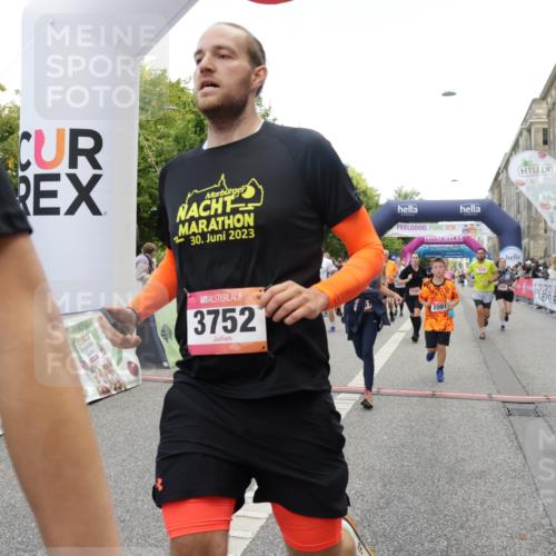 06.09.2026 - CURREX Alsterlauf Yannick Fuchs http://msf.ph/oto/10125596 06.09.2026 10:04:04 Ziel 2042, 2091, 2164, 2657, 2677, 2989, 3100, 3239, 3378, 3384, 3562, 3697, 3745, 3747, 3752, 4004, 4495, 4634, 4672, 4943, 4968, 4972, 4979, 5004, 5061, 5157, 5284, 5401, 5709, 6056, 8044, 8079 meine-sportfotos.de