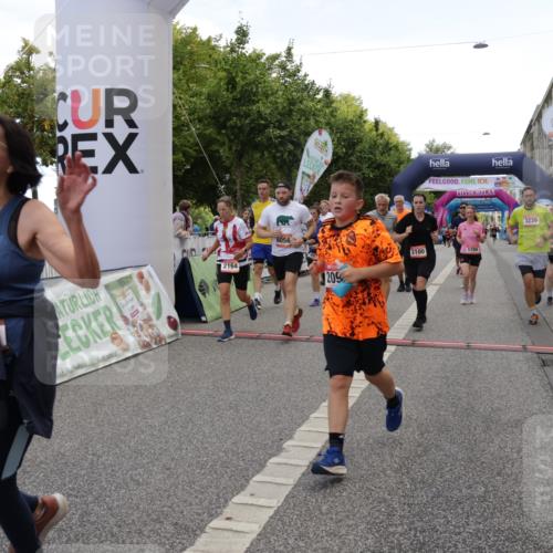 06.09.2026 - CURREX Alsterlauf Yannick Fuchs http://msf.ph/oto/10125613 06.09.2026 10:04:05 Ziel 2091, 2164, 2657, 2677, 3100, 3239, 3378, 3384, 3562, 3697, 3745, 3747, 3752, 4004, 4495, 4634, 4672, 4943, 4968, 4979, 5004, 5061, 5157, 5284, 5401, 5709, 6056, 8044, 8079 meine-sportfotos.de