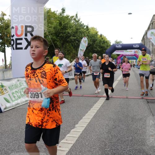 06.09.2026 - CURREX Alsterlauf Yannick Fuchs http://msf.ph/oto/10125629 06.09.2026 10:04:06 Ziel 2091, 2164, 2657, 2677, 3100, 3239, 3378, 3384, 3562, 3697, 3745, 3747, 3752, 4004, 4495, 4634, 4672, 4943, 5004, 5061, 5157, 5401, 5709, 6056, 8044 meine-sportfotos.de