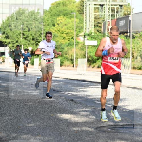 06.09.2026 - CURREX Alsterlauf Dr. Thomas Lammeyer http://msf.ph/oto/10125633 06.09.2026 09:43:43 Laufen 4287, 5544 meine-sportfotos.de