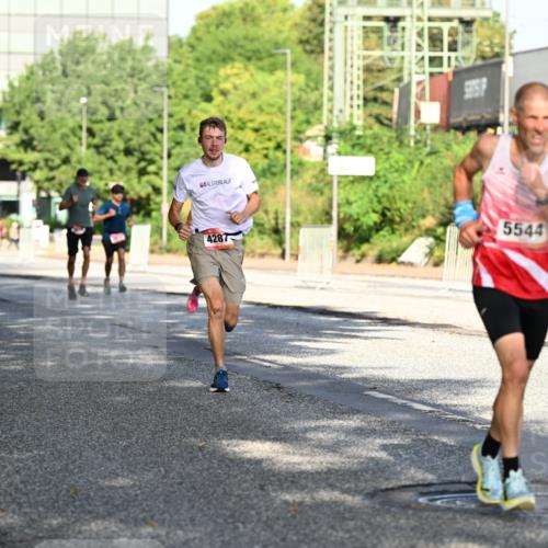 06.09.2026 - CURREX Alsterlauf Dr. Thomas Lammeyer http://msf.ph/oto/10125638 06.09.2026 09:43:44 Laufen 4287, 5544 meine-sportfotos.de
