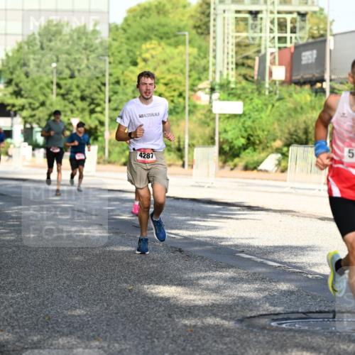 06.09.2026 - CURREX Alsterlauf Dr. Thomas Lammeyer http://msf.ph/oto/10125639 06.09.2026 09:43:44 Laufen 4287, 5544 meine-sportfotos.de