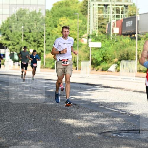 06.09.2026 - CURREX Alsterlauf Dr. Thomas Lammeyer http://msf.ph/oto/10125640 06.09.2026 09:43:44 Laufen 4287, 5544 meine-sportfotos.de