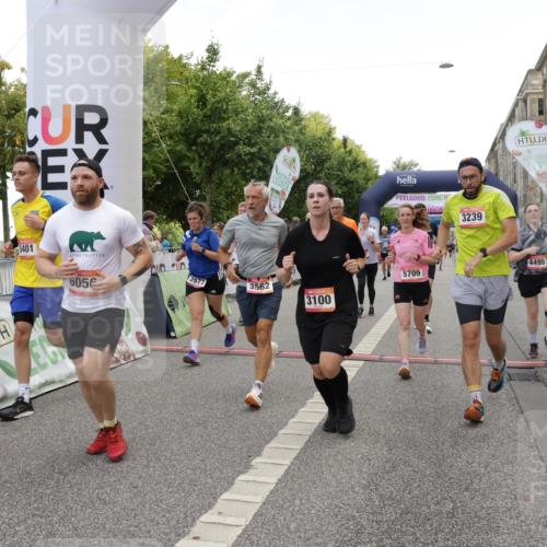 06.09.2026 - CURREX Alsterlauf Yannick Fuchs http://msf.ph/oto/10125652 06.09.2026 10:04:07 Ziel 2091, 2164, 2657, 2677, 3100, 3239, 3378, 3384, 3562, 3697, 3745, 3747, 3752, 4004, 4495, 4634, 4672, 4943, 5004, 5061, 5157, 5401, 5709, 6056, 8044, 8225 meine-sportfotos.de