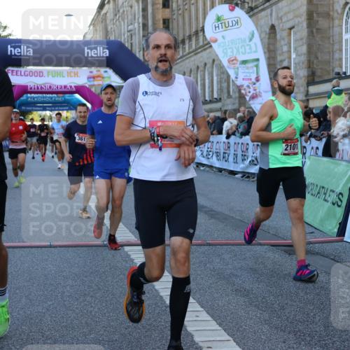 06.09.2026 - CURREX Alsterlauf Strokosch-Dieckow http://msf.ph/oto/10125656 06.09.2026 09:45:30 Ziel 2101, 2111, 2170, 2406, 2498, 3146, 3211, 3259, 3593, 3615, 4141, 4581, 4586, 4891, 5216, 5699, 5805, 5988, 6450, 8341 meine-sportfotos.de