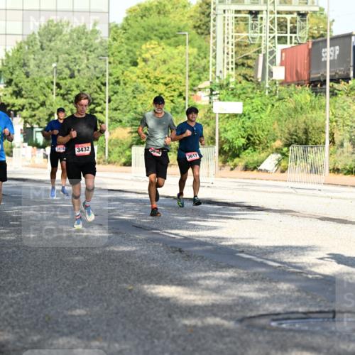 06.09.2026 - CURREX Alsterlauf Dr. Thomas Lammeyer http://msf.ph/oto/10125671 06.09.2026 09:43:47 Laufen 4193, 2556, 3678, 3432, 4850, 3617, 5430 meine-sportfotos.de