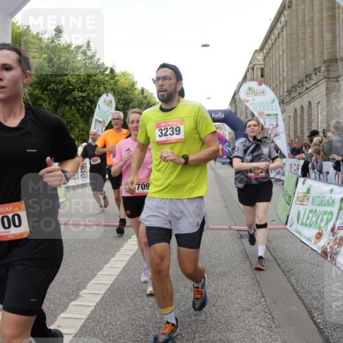 06.09.2026 - CURREX Alsterlauf Yannick Fuchs http://msf.ph/oto/10125677 06.09.2026 10:04:08 Ziel 2091, 2164, 2346, 2657, 2677, 3100, 3239, 3384, 3562, 3697, 3745, 3747, 3752, 4495, 4634, 4672, 4943, 5004, 5061, 5157, 5401, 5709, 6056, 8225 meine-sportfotos.de
