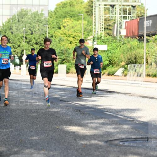 06.09.2026 - CURREX Alsterlauf Dr. Thomas Lammeyer http://msf.ph/oto/10125678 06.09.2026 09:43:47 Laufen 2556, 3432, 485, 4193, 3678, 3617 meine-sportfotos.de
