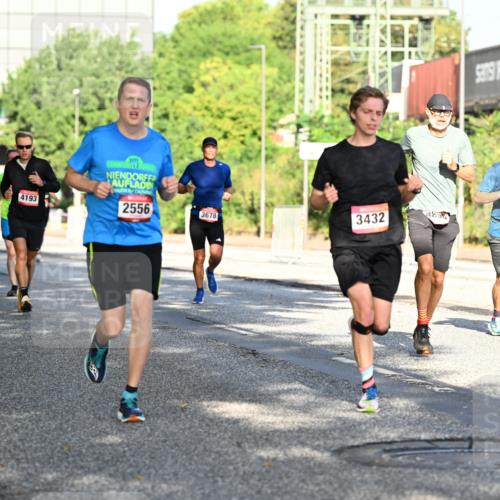 06.09.2026 - CURREX Alsterlauf Dr. Thomas Lammeyer http://msf.ph/oto/10125699 06.09.2026 09:43:49 Laufen 1477, 4193, 87, 2556, 3678, 3432, 3617 meine-sportfotos.de