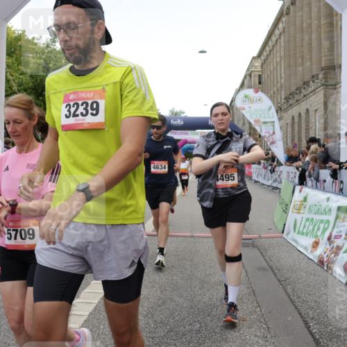06.09.2026 - CURREX Alsterlauf Yannick Fuchs http://msf.ph/oto/10125700 06.09.2026 10:04:08 Ziel 2091, 2164, 2346, 2657, 2677, 3100, 3239, 3384, 3562, 3697, 3745, 3747, 3752, 4495, 4634, 4672, 4943, 5004, 5061, 5157, 5401, 5709, 6056, 8225 meine-sportfotos.de