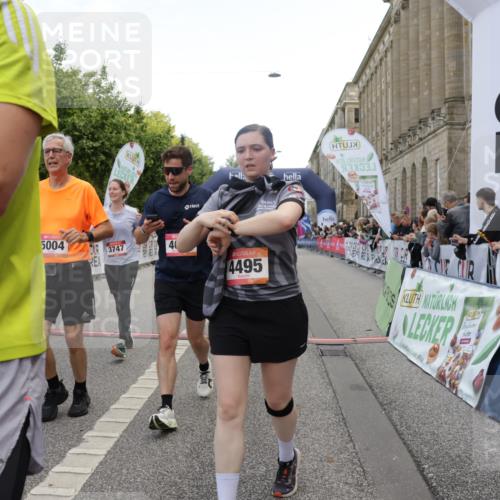 06.09.2026 - CURREX Alsterlauf Yannick Fuchs http://msf.ph/oto/10125706 06.09.2026 10:04:09 Ziel 2091, 2164, 2346, 2657, 2677, 3100, 3239, 3562, 3697, 3745, 3747, 3752, 4288, 4495, 4634, 4943, 5004, 5061, 5157, 5401, 5674, 5709, 6056, 8225 meine-sportfotos.de