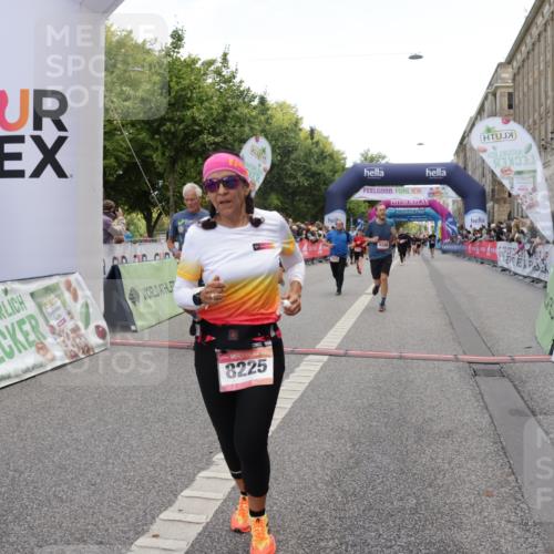 06.09.2026 - CURREX Alsterlauf Yannick Fuchs http://msf.ph/oto/10125787 06.09.2026 10:04:13 Ziel 2164, 2346, 2677, 2830, 3100, 3239, 3562, 3697, 3747, 4119, 4288, 4495, 4634, 4943, 5004, 5157, 5401, 5674, 5709, 5713, 6056, 8225 meine-sportfotos.de